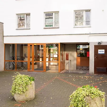 Sluzew 405b By Bookinghost