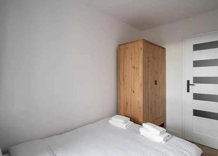 Sluzew 405b By Bookinghost *