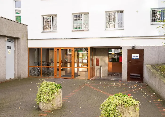 Sluzew 405b By Bookinghost